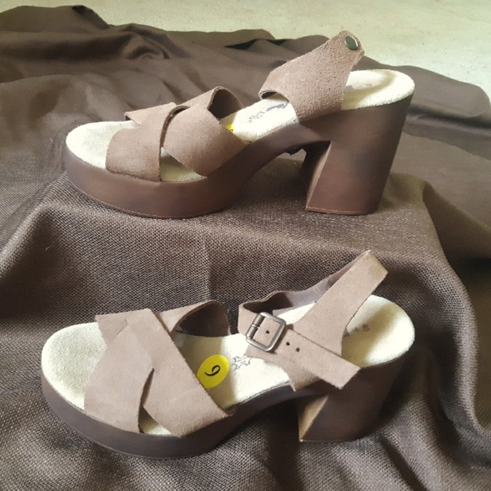 Brown Leather Heels Size 9